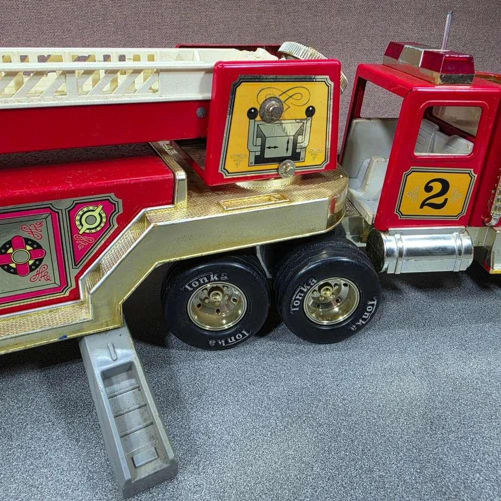 Vintage Tonka Hook and Ladder‎ Fire Truck #2 Plastic/Steel W/Siren Made In USA